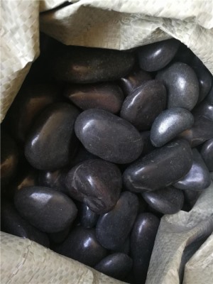 鹅卵石厂家分享黑色鹅卵石铺路方法